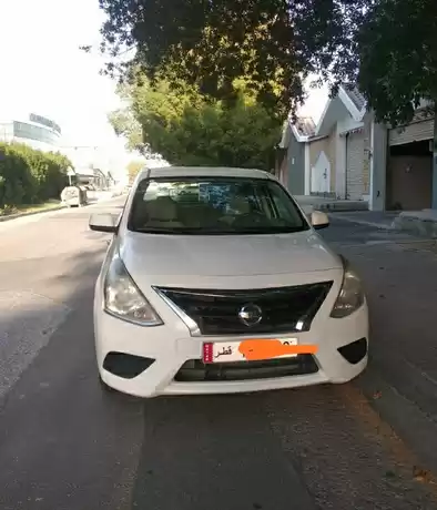 مستعملة Nissan Sunny للبيع في الدوحة #5537 - 1  صورة 